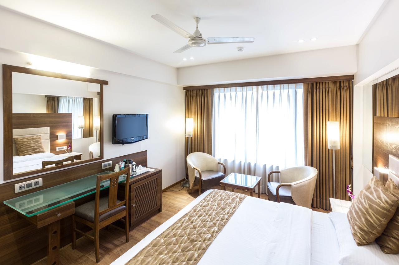 The Royal Orchid Hotel, Chembur Mumbai Exterior foto